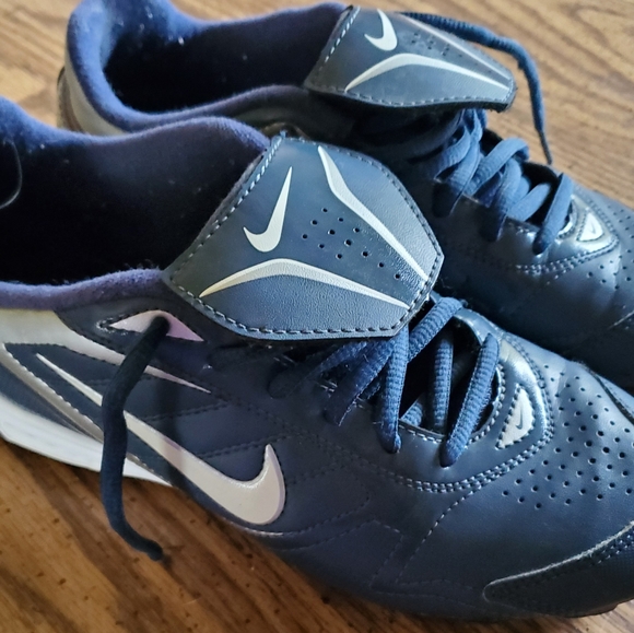Size 6 youth Baseball cleats.  NIKE Power Channel. - Picture 1 of 5